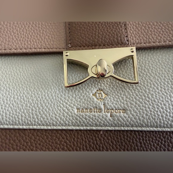 Handbag - Picture 3 of 8